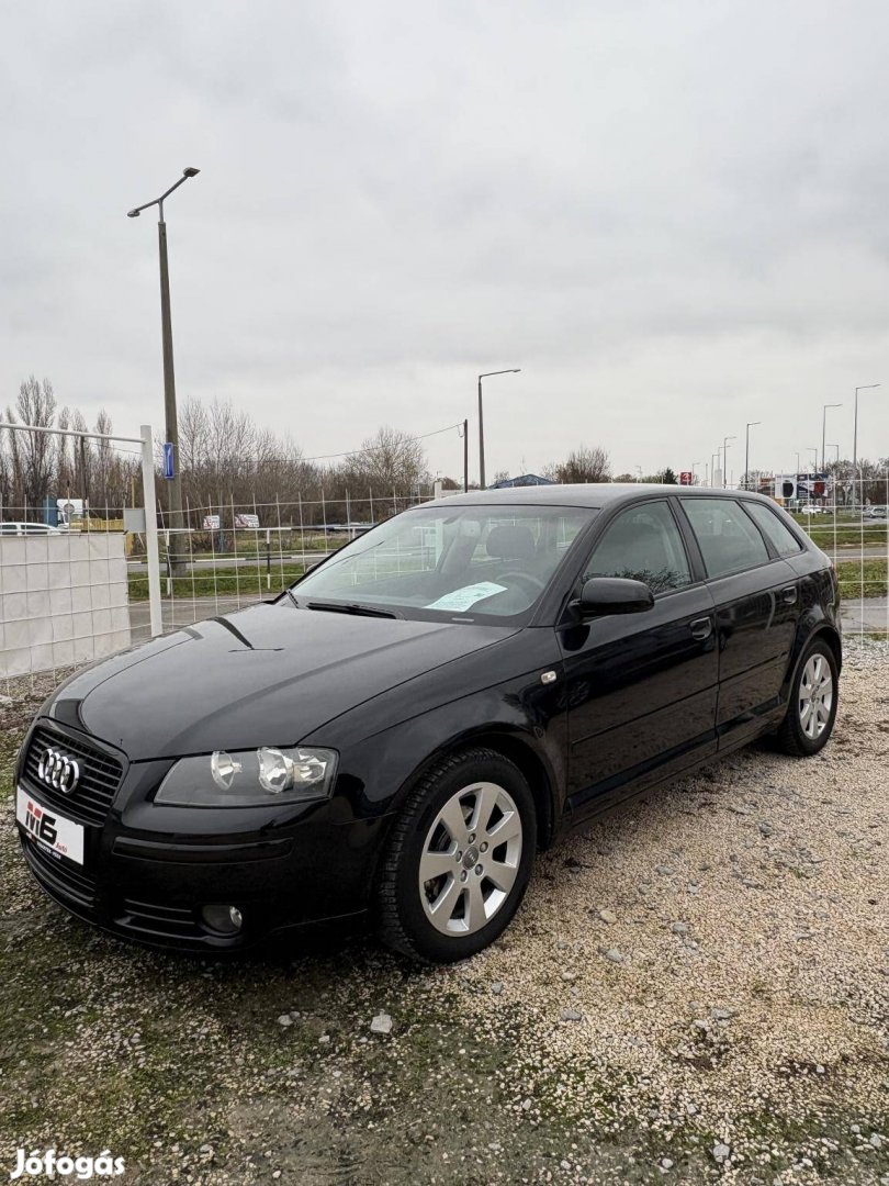 AUDI A3 1.6 Attraction FSI Benzines 5 Ajtós .Ül...