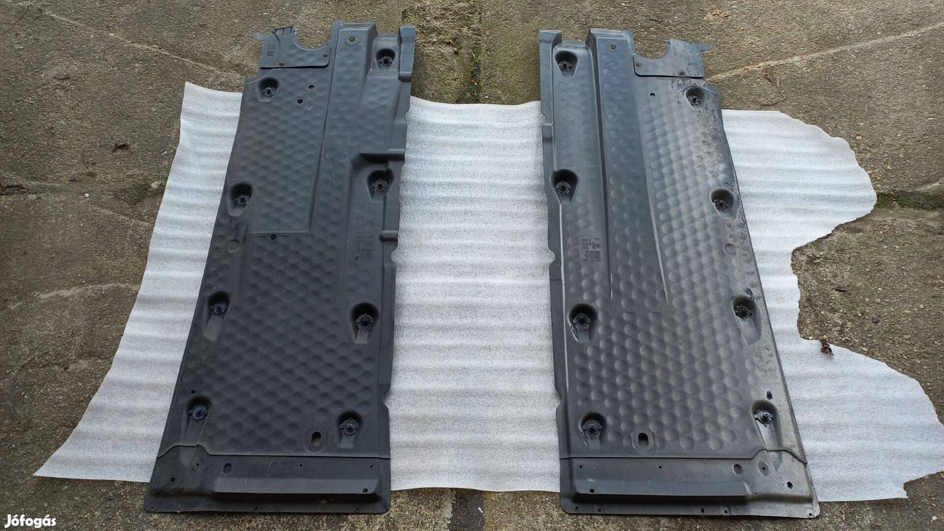 AUDI A3 8P fenéklemez