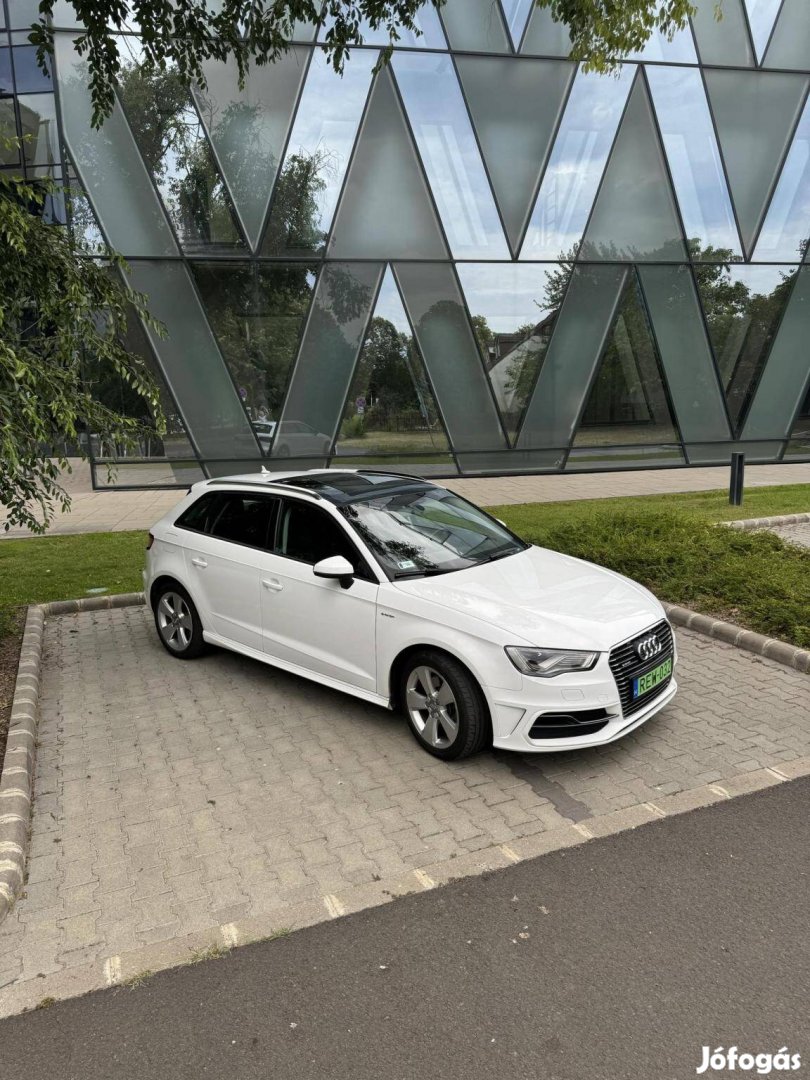 AUDI A3 Sportback 1.4 TFSI Ambition S-tronic e-...