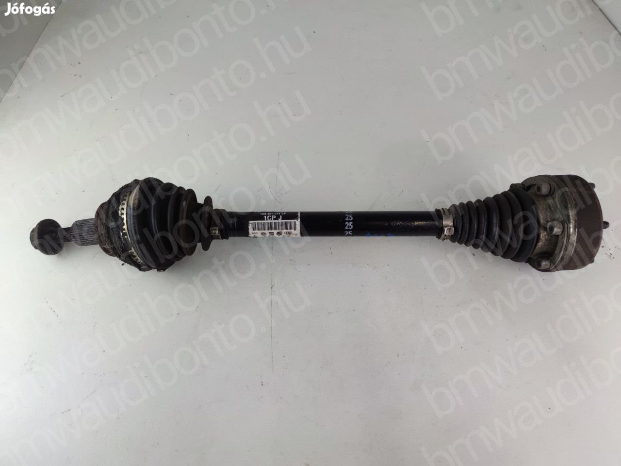 AUDI A3 (8P1) 1.6 TDI Bal első féltengely (1K0407271CP)