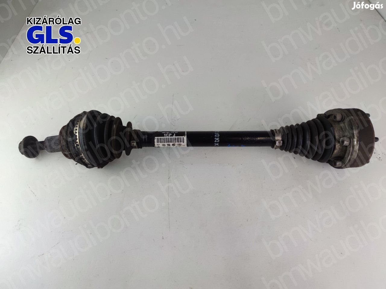 AUDI A3 (8P1) 1.6 TDI Bal első féltengely (1K0407271CP)