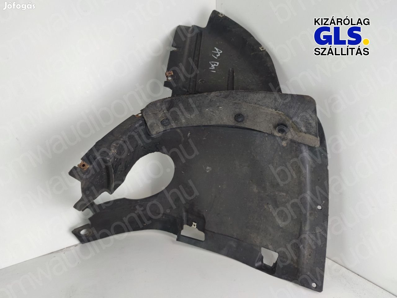AUDI A3 (8P1) Bal első kerékjárati dobbetét első része (műanyag)