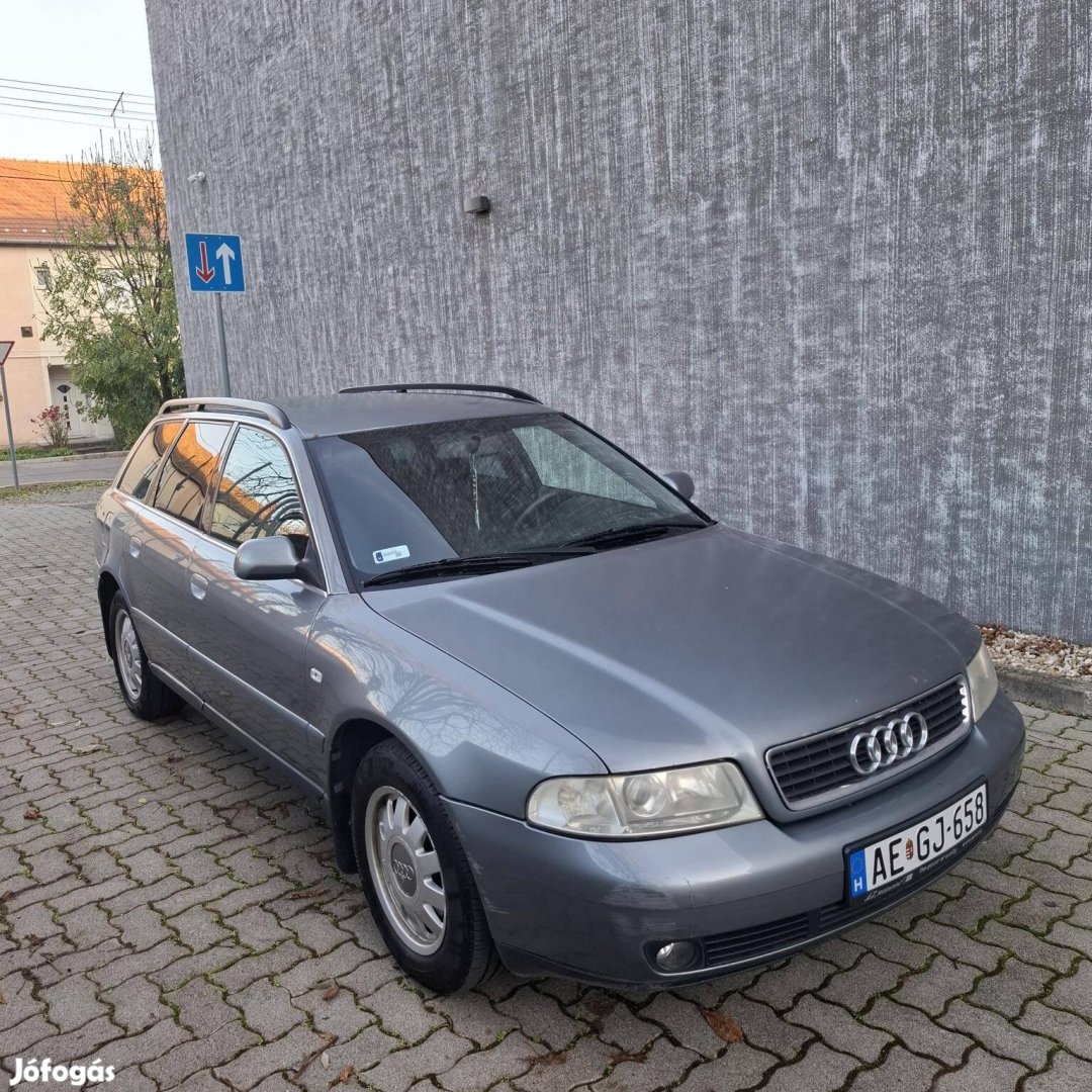 AUDI A4 1.6 Komfort