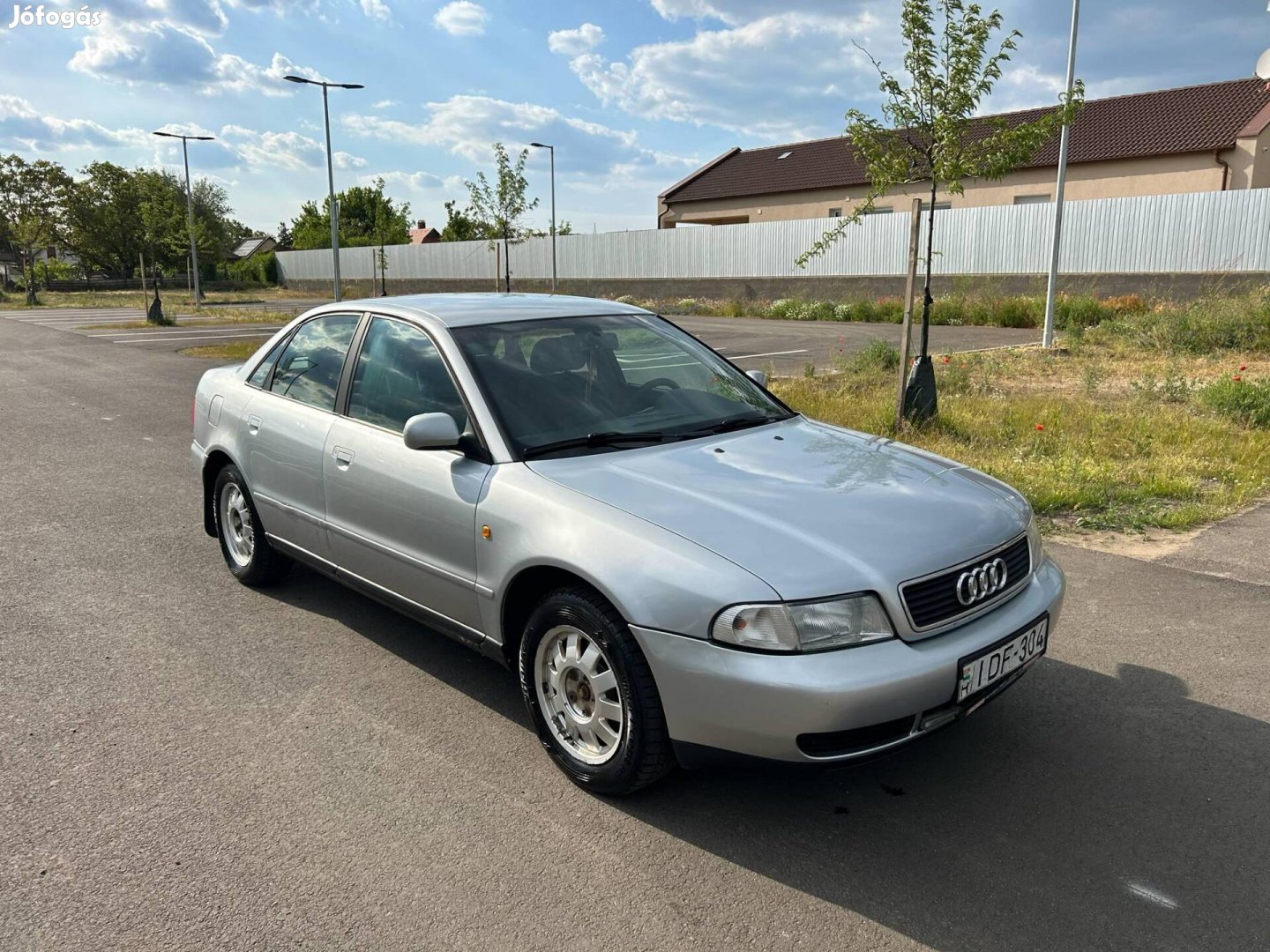 AUDI A4 1.6 Vonóhorgos / Klímás