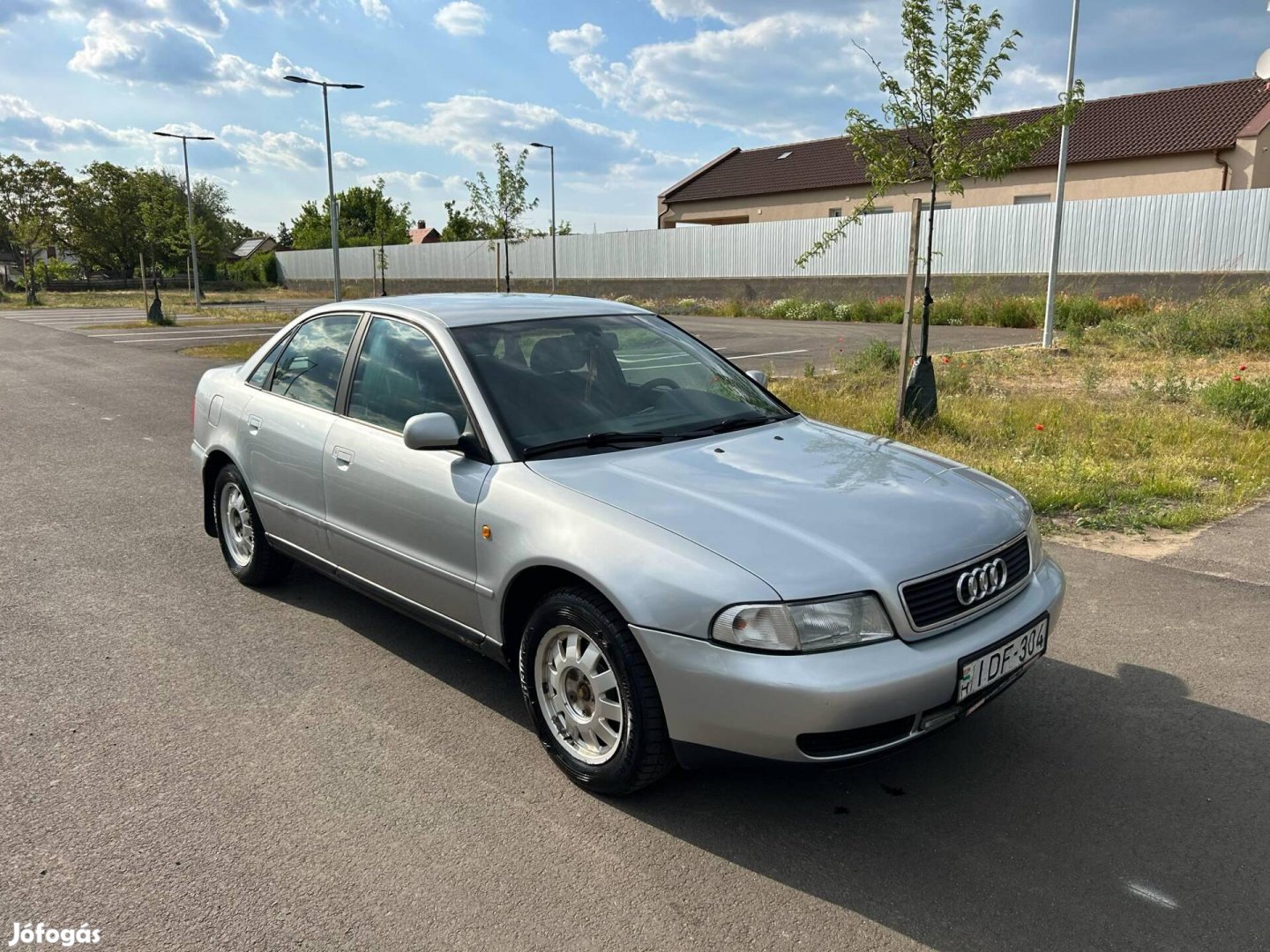 AUDI A4 1.6 Vonóhorgos / Klímás