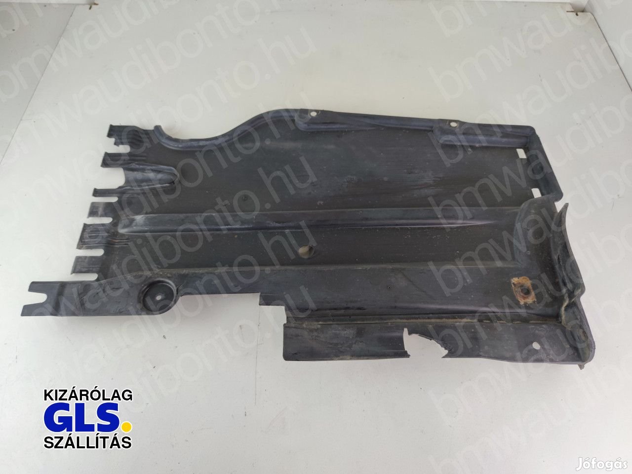 AUDI A4 Allroad B8 (8KH) Bal hátsó fenéklemez burkolat (8K0825215H)