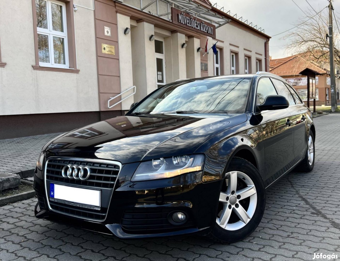 AUDI A4 Avant 2.0 TDI DPF Szervizkönyv Valós Km...