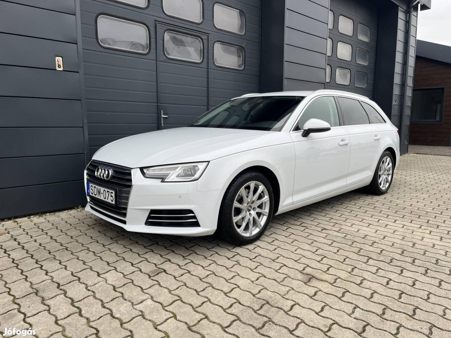 AUDI A4 Avant 2.0 TDI Sport S-tronic Szervizkön...