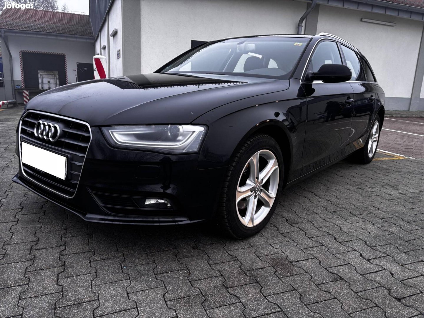 AUDI A4 Avant 2.0 TDI quattro Holttérfigyelő!