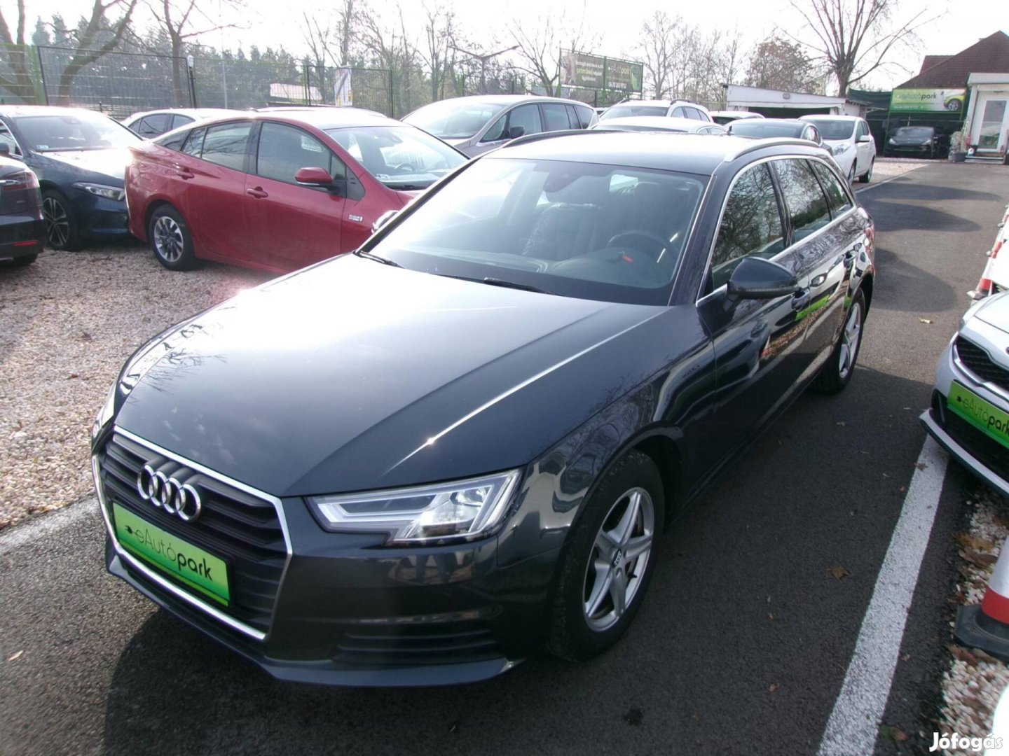 AUDI A4 Avant 30 TDI Basis S-tronic LED-E.Csomi...