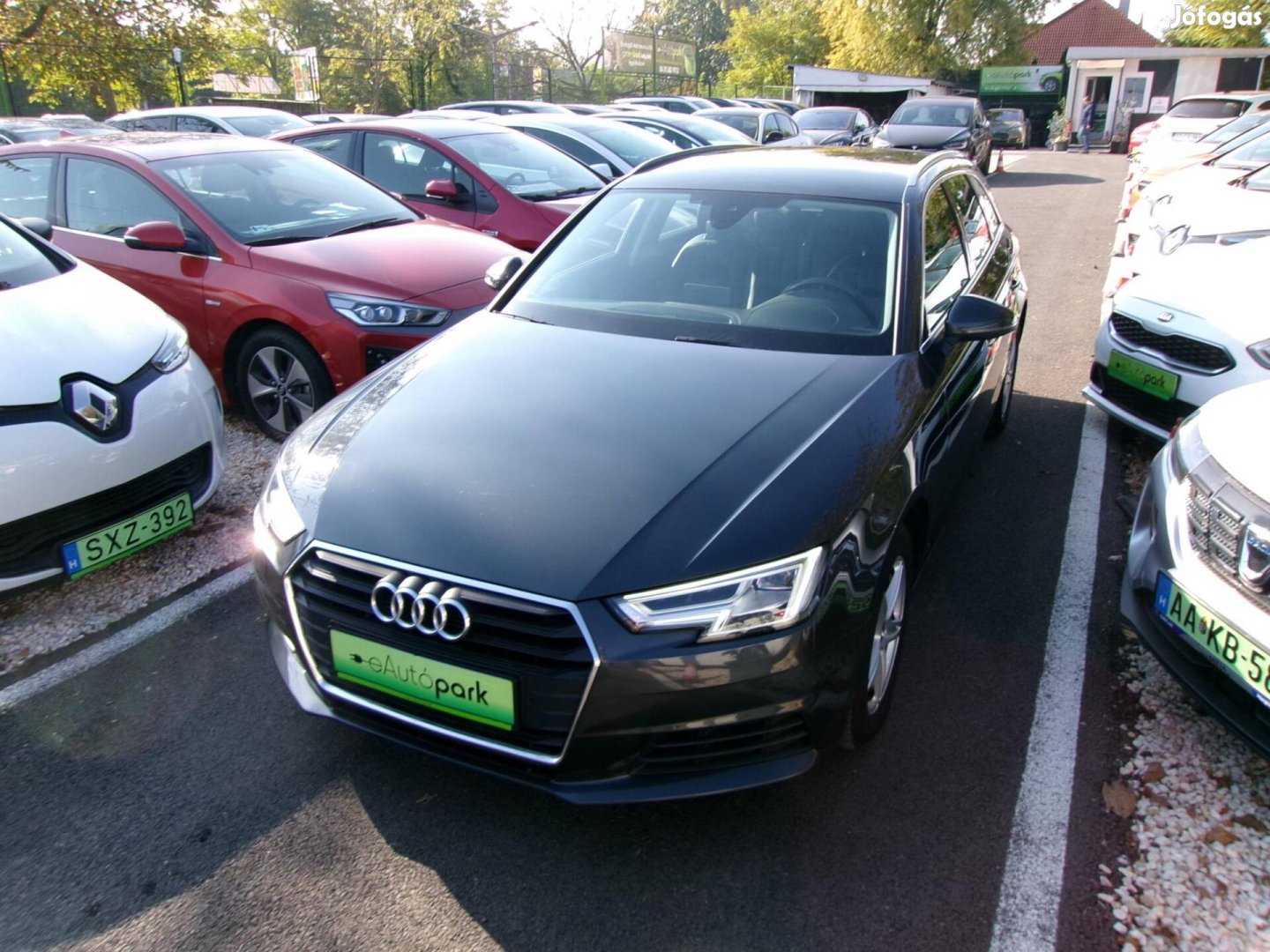 AUDI A4 Avant 30 TDI Basis S-tronic LED-E.Csomi...