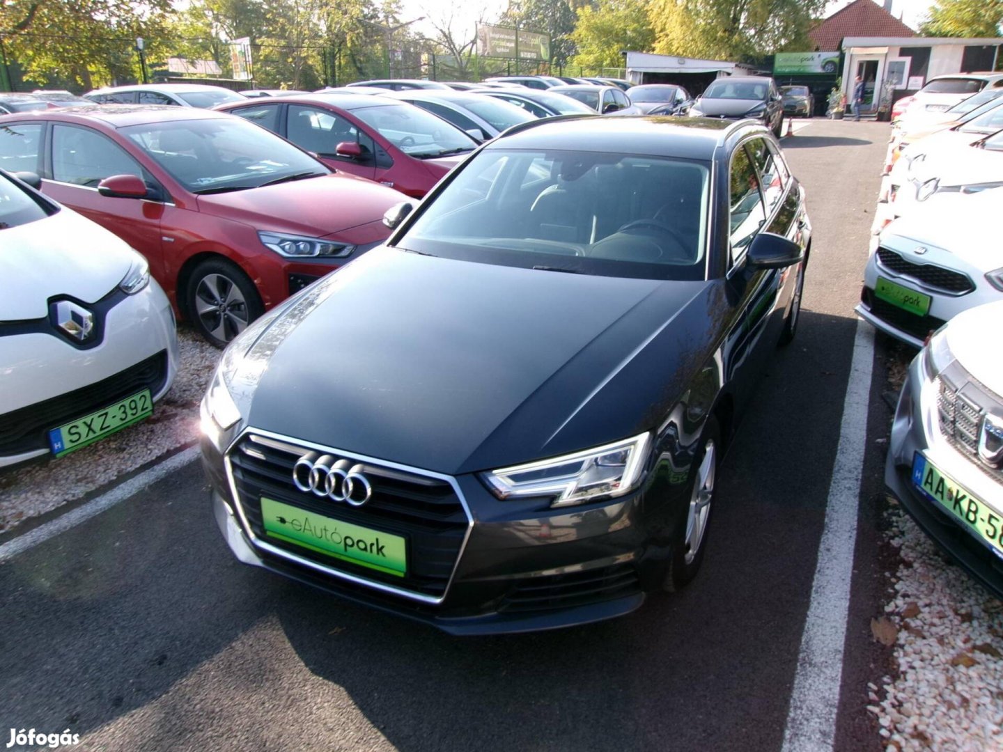 AUDI A4 Avant 30 TDI Basis S-tronic LED-E.Csomi...