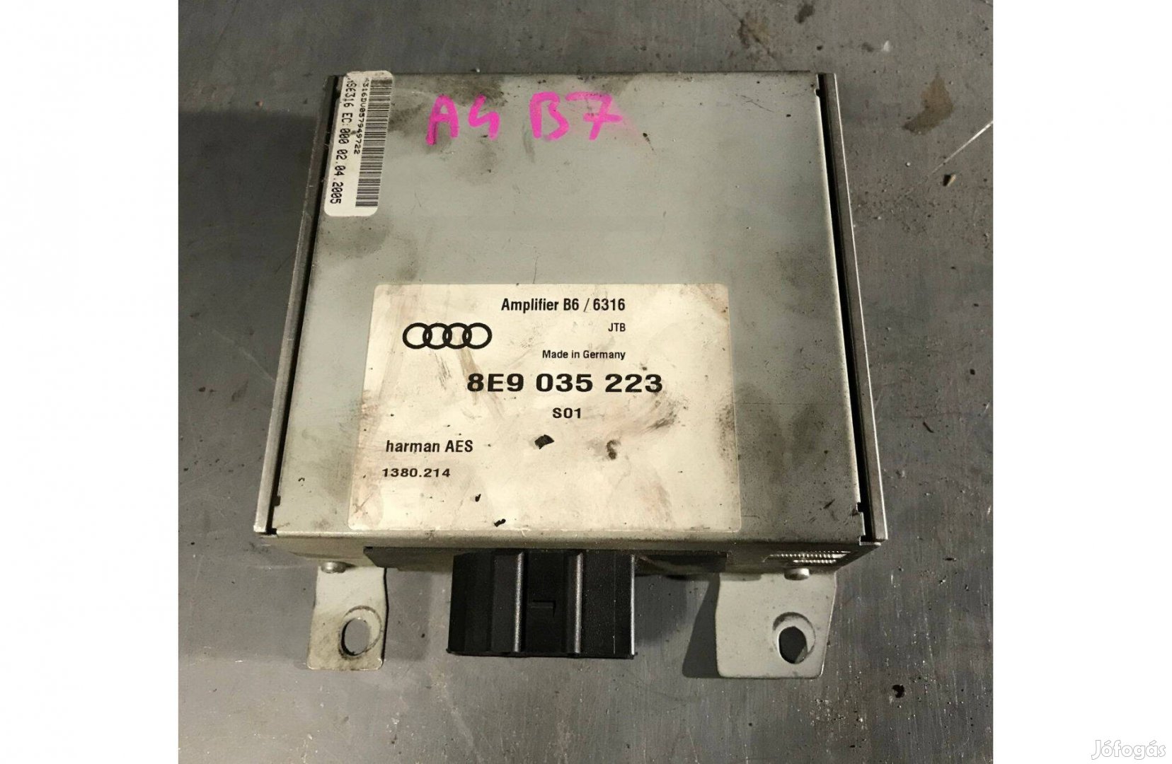 AUDI A4 B7 _ erősítő 8E9 035 223