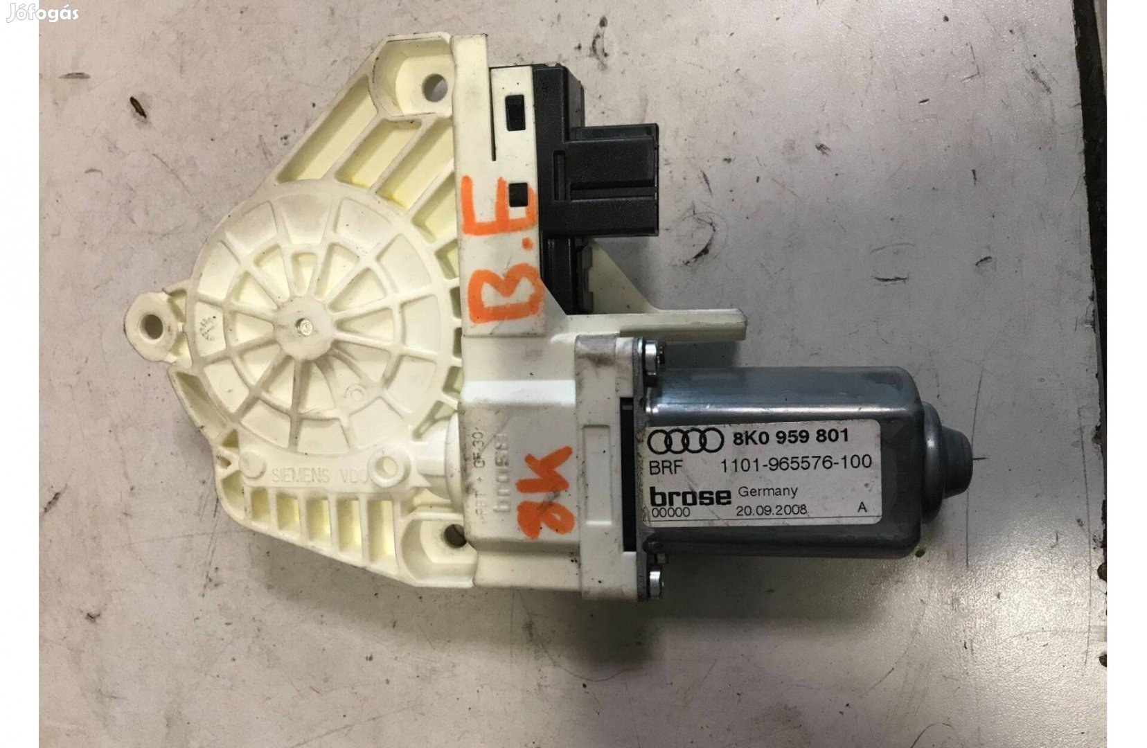 AUDI A4 B8 _ ablaktörlő motor / bal első 8K0 959 801