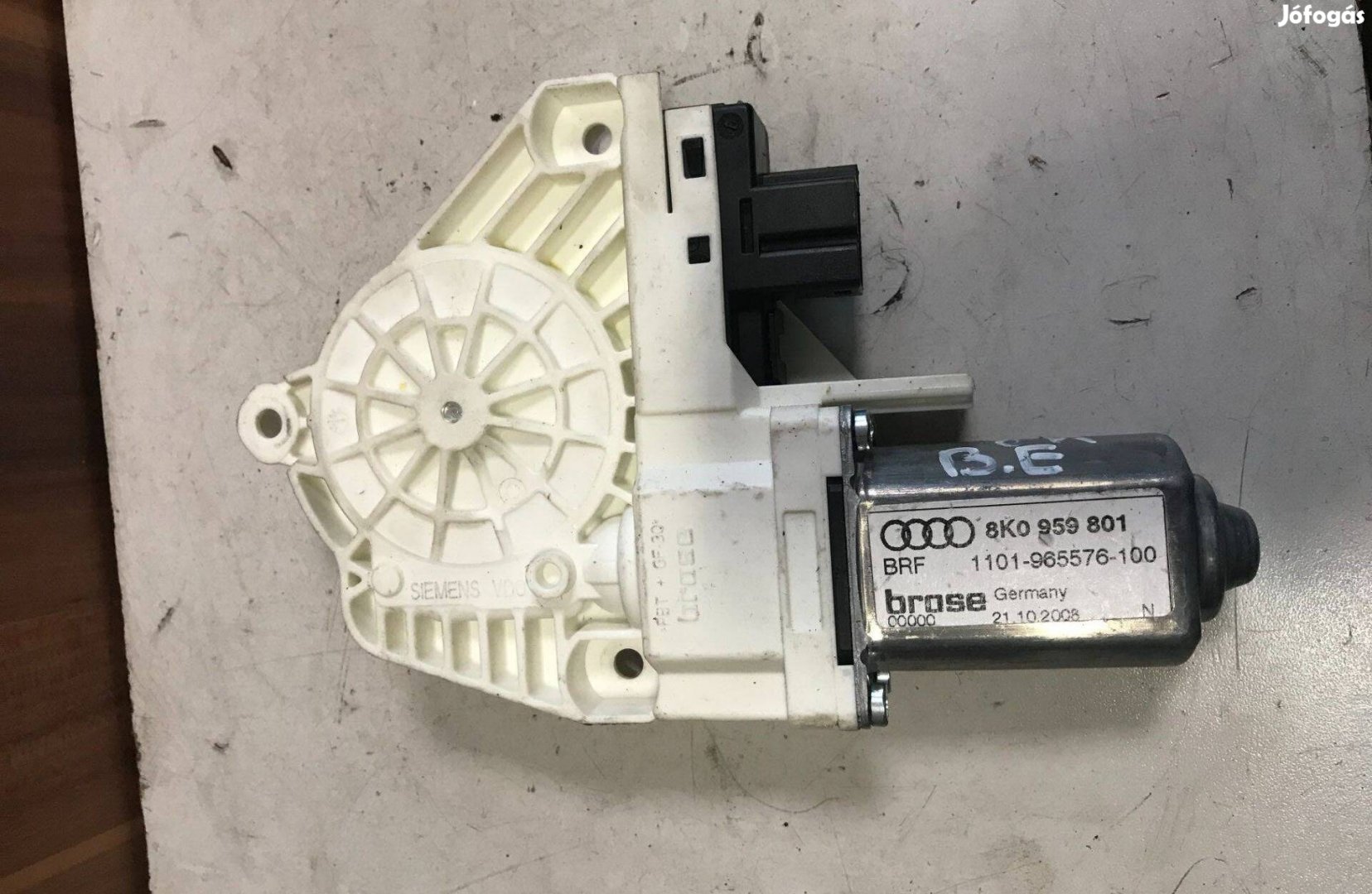 AUDI A4 B8_ ablakemelő motor / bal első 8K0 959 801