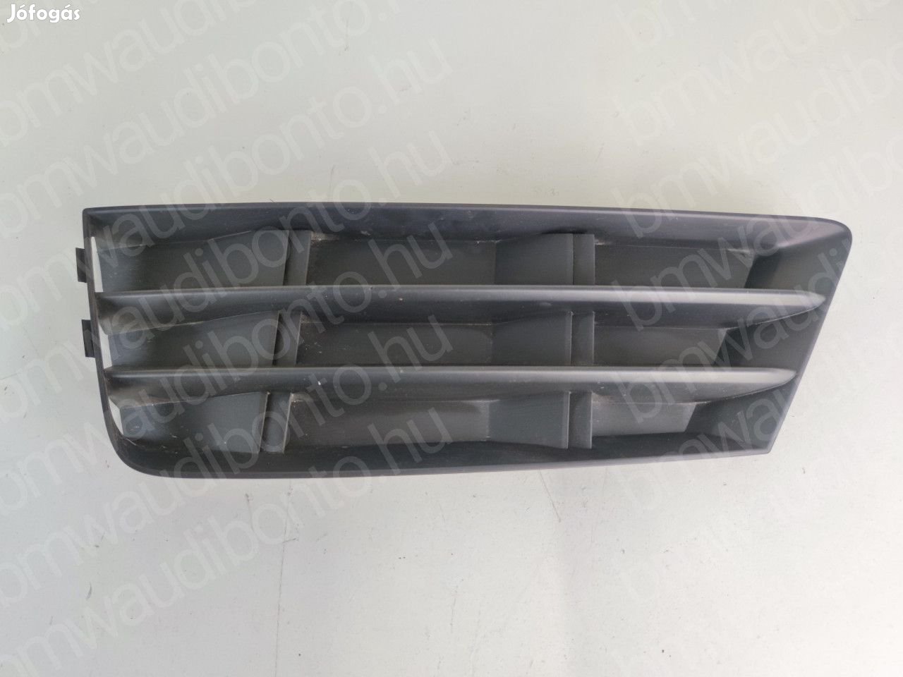 AUDI A4 B9 (8W2, 8WC) Bal első ködlámpa rács (8W0807681B)