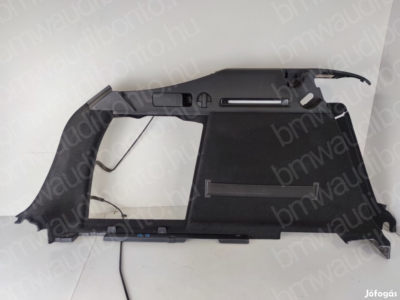 AUDI A4 B9 (8W2, 8WC) Bal hátsó csomagtér burkolat (műanyag)