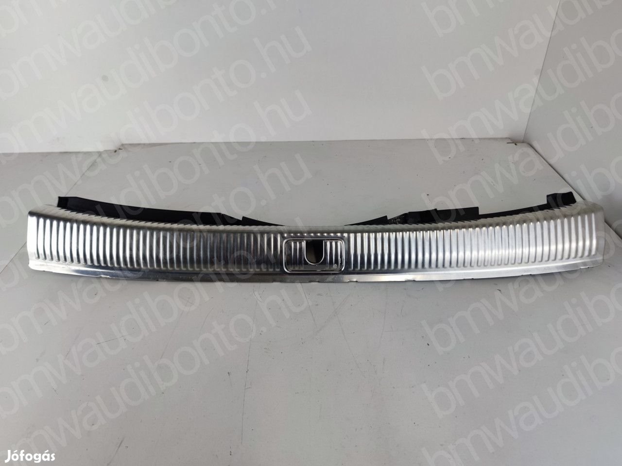 AUDI A4 B9 (8W2, 8WC) Csomagtérajtó díszléc (8W9864513)