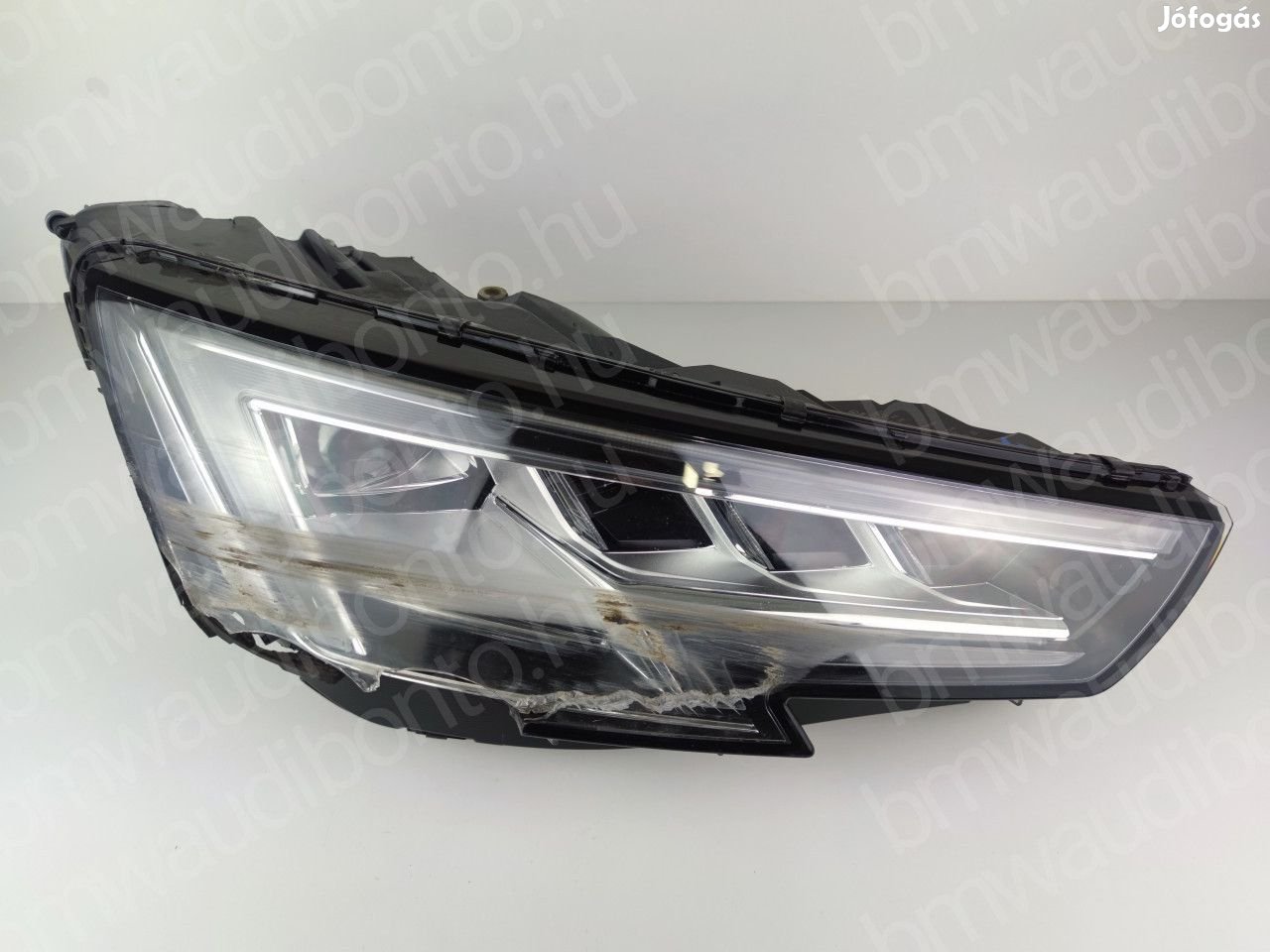 AUDI A4 B9 (8W2, 8WC) Jobb első LED fényszóró (8W0941036)