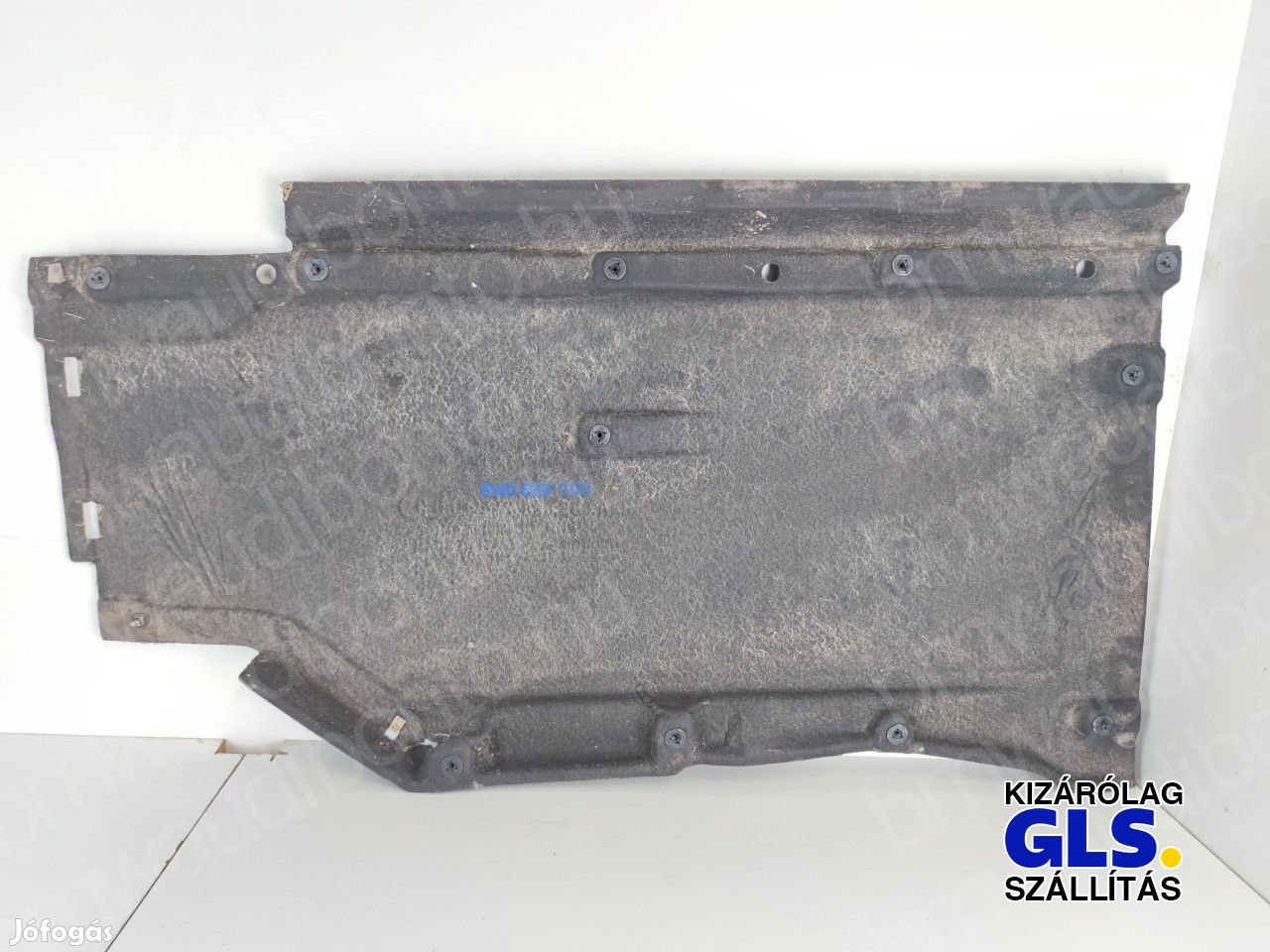 AUDI A4 B9 (8W2, 8WC) Jobb fenéklemez burkolat (8W0825208)