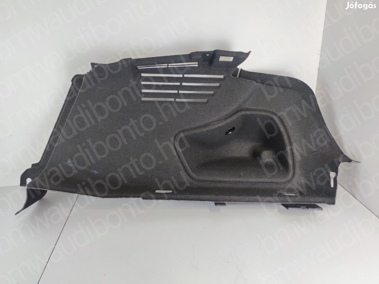 AUDI A4 B9 (8W2, 8WC) Jobb hátsó csomagtér burkolat (műanyag)