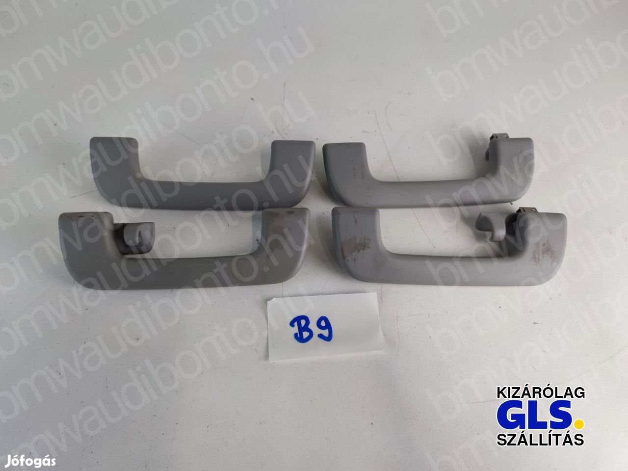 AUDI A4 B9 (8W2, 8WC) Mennyezeti kapaszkodó szett (4M0857608)