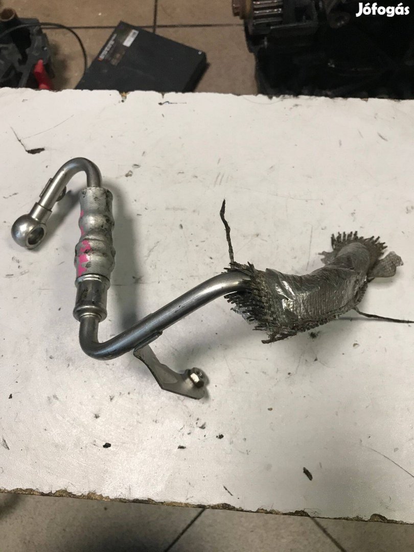 AUDI A5 8T 2,0 TFSI _turbó olajzó cső 06H 121 497 B