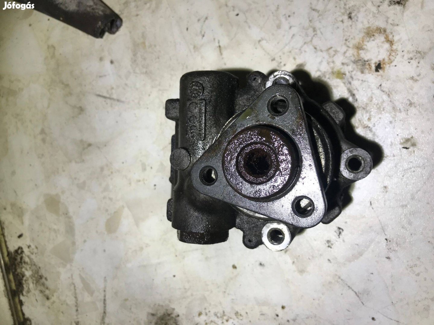 AUDI A5 8T 3,0 V6 TDI / szervószivattyú 8K0 145 156 N