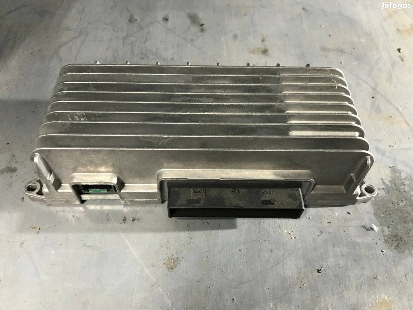 AUDI A5 8T _ erősítő 8T0 035 223 Ad