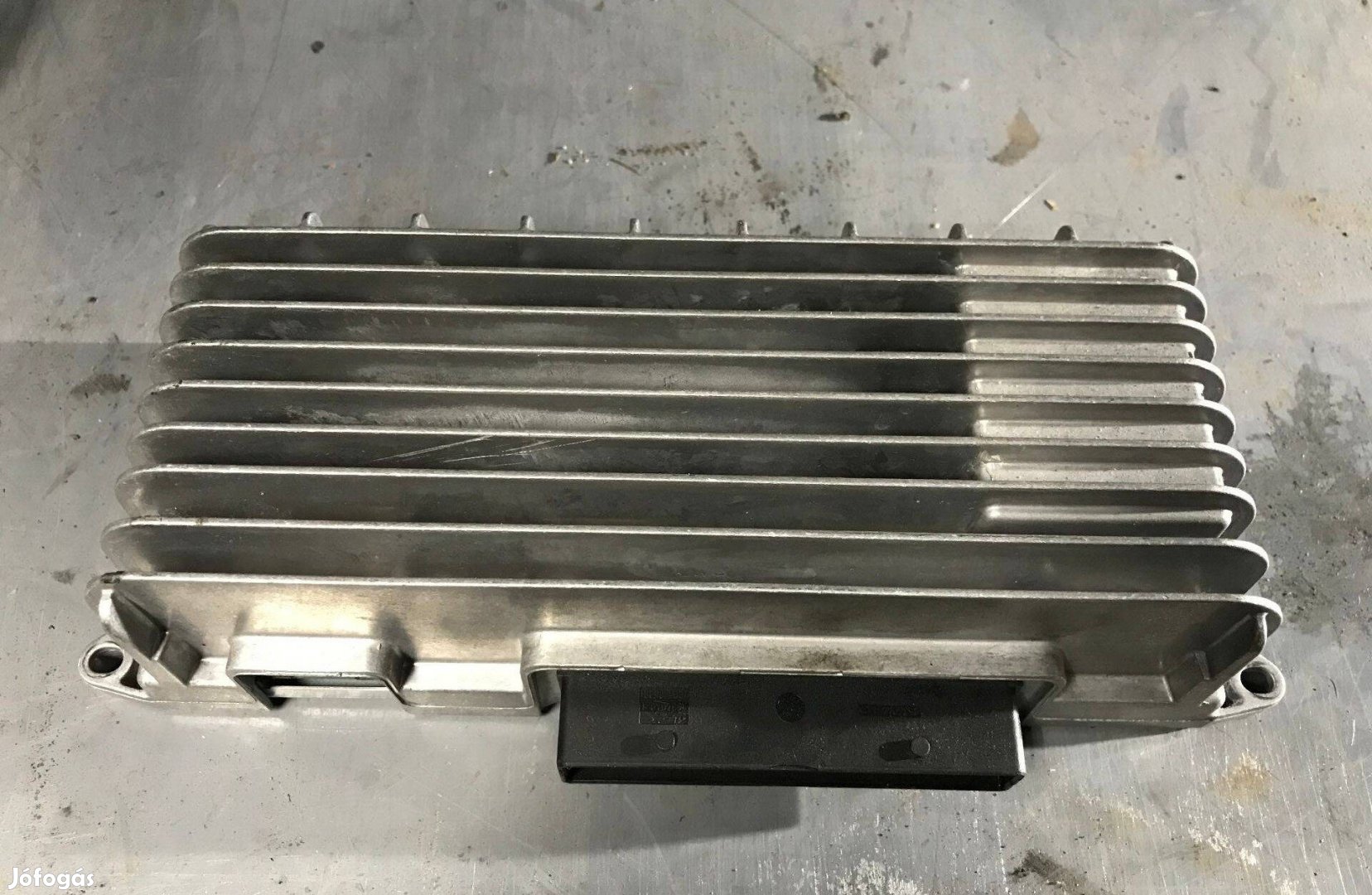 AUDI A5 8T _ erősítő 8T0 035 223 Q