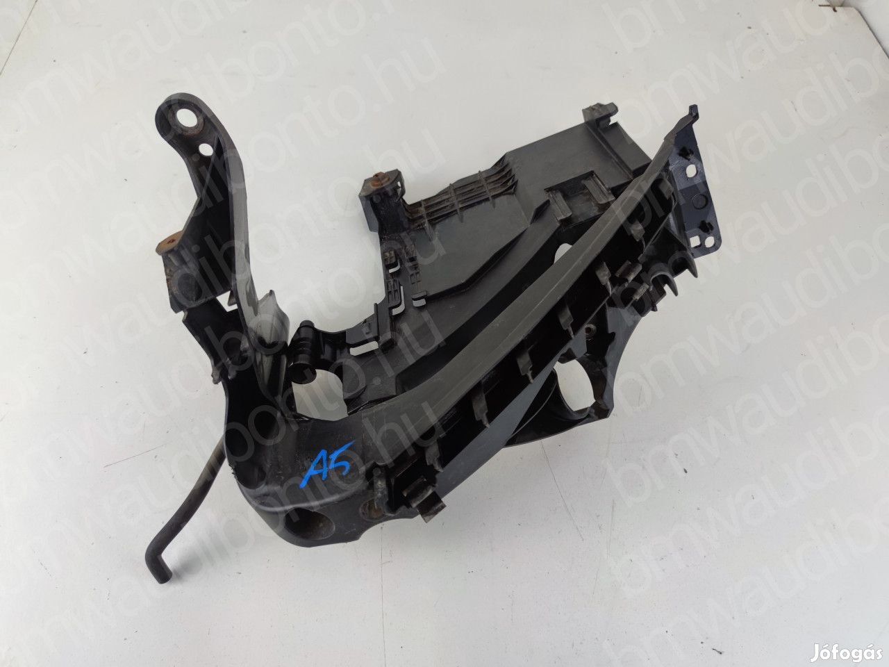 AUDI A5 (8T3) Bal első fényszóró tartó (8T0805607L)