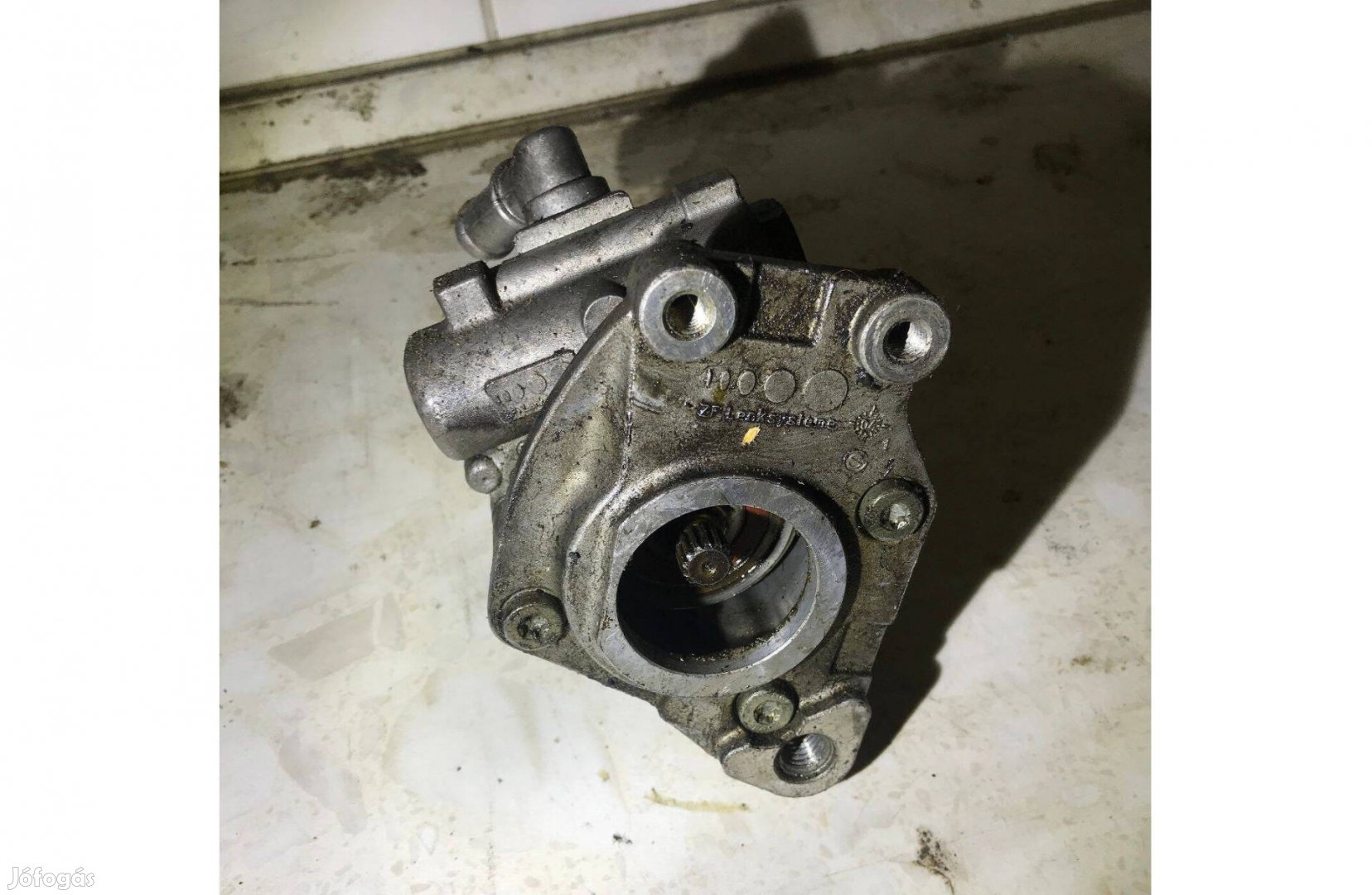AUDI A6 4F 4,2 V8 _ szervószivattyú 4F0 145 155 B