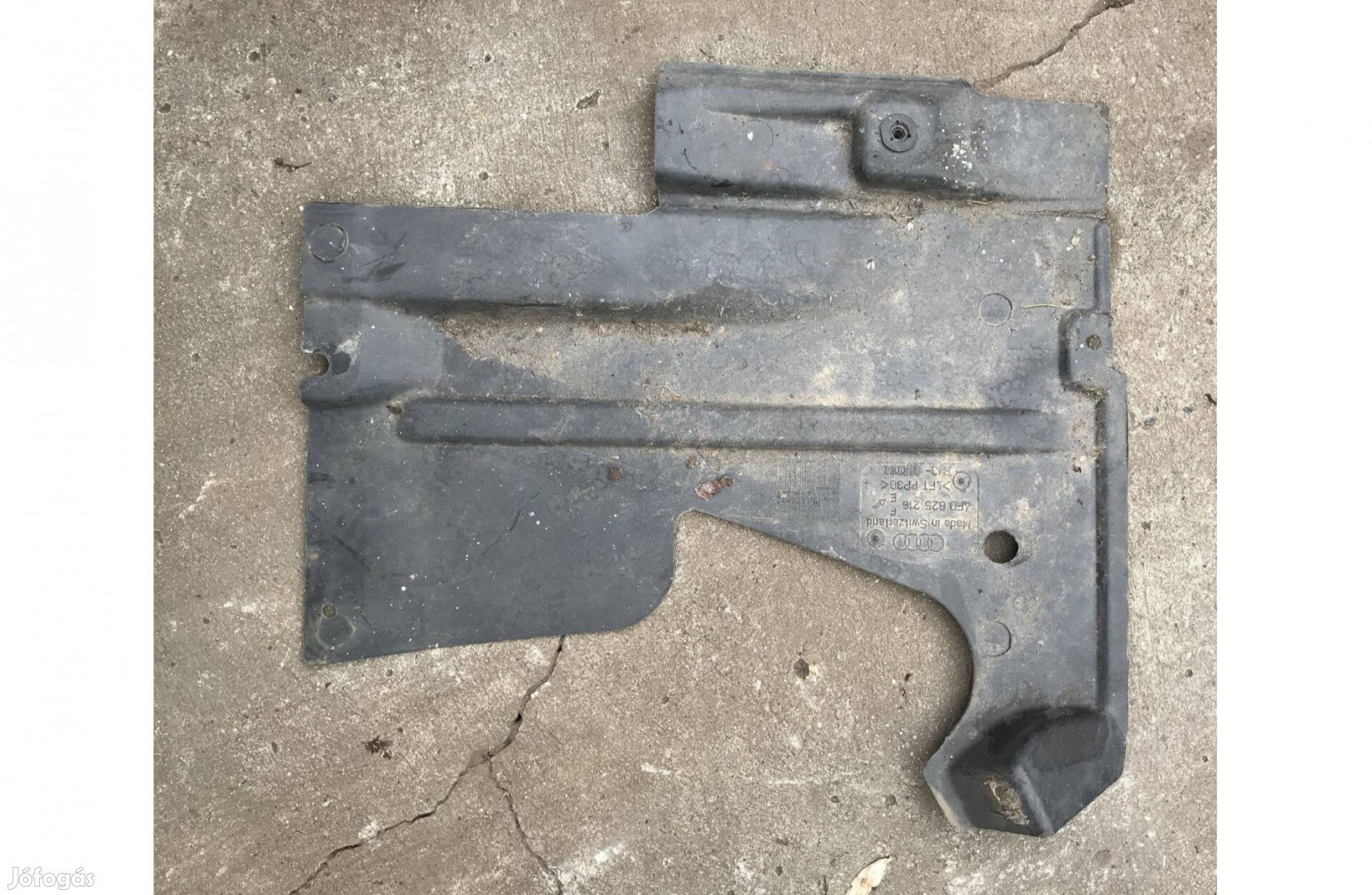 AUDI A6 4F - fenéklemez 4F0 825 216