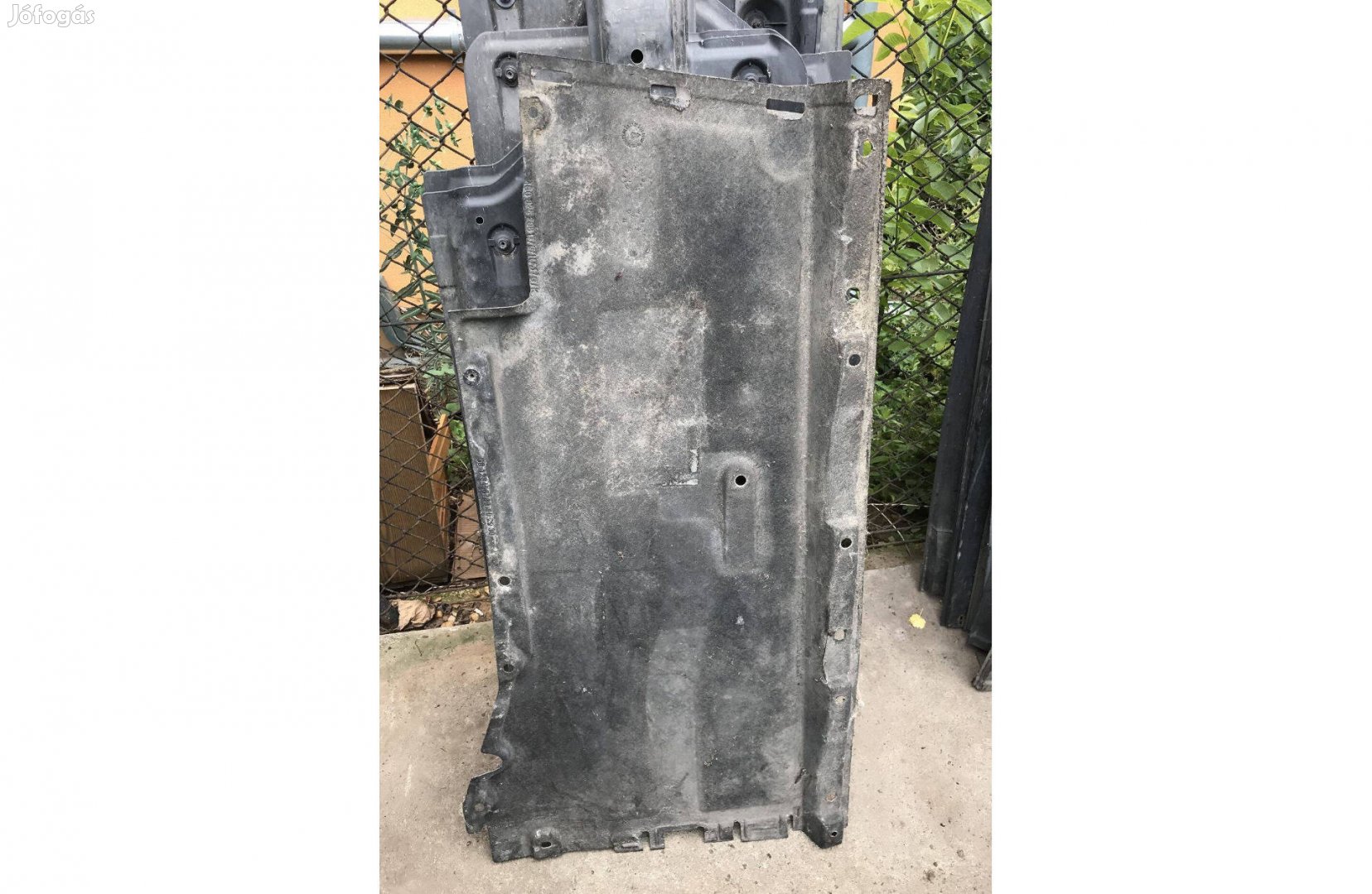 AUDI A6 4G _ jobb padlólemez takaró 4G0 825 208
