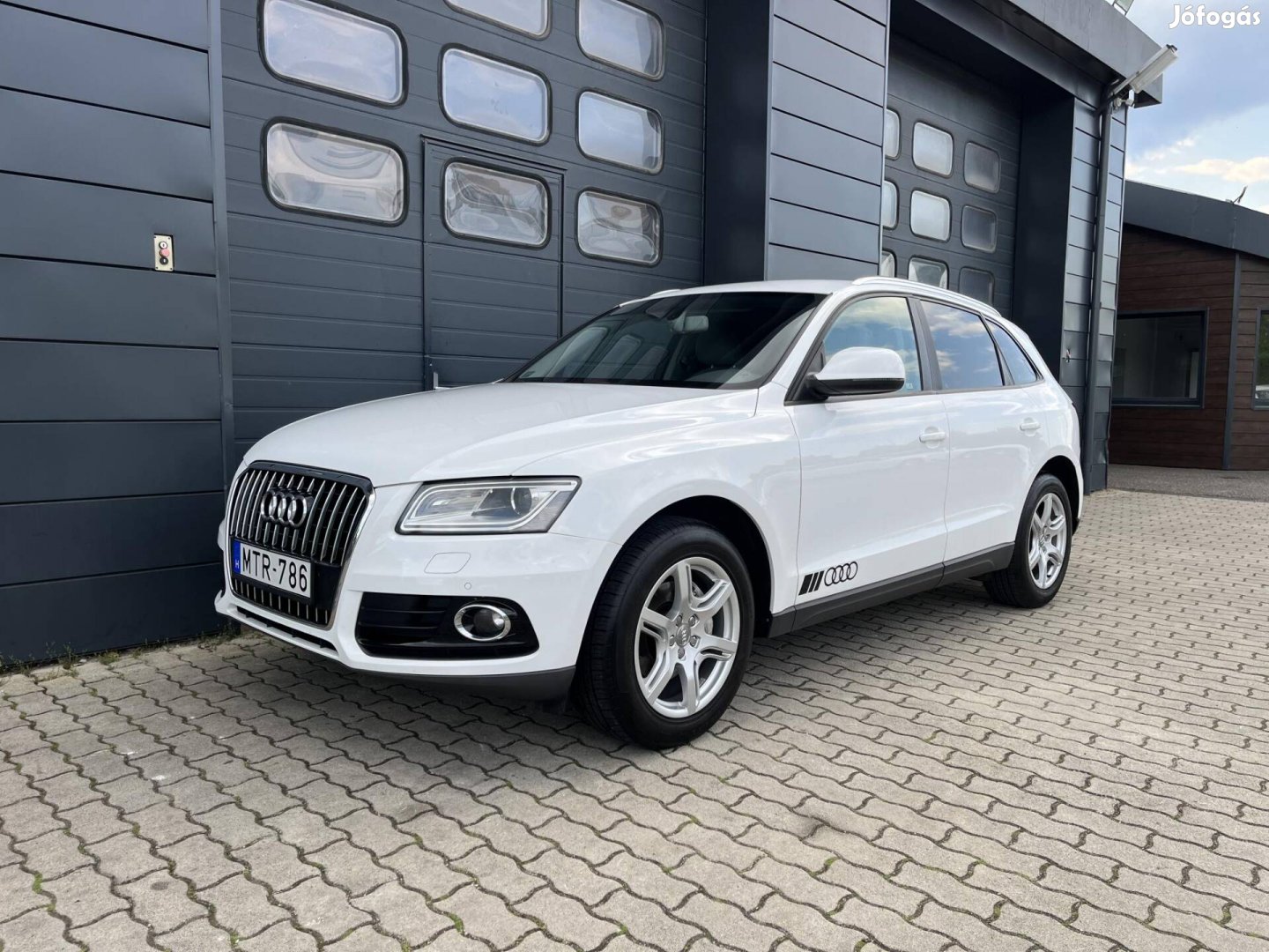 AUDI Q5 2.0 TDI Szervizkönyv / Magyarország-i /...
