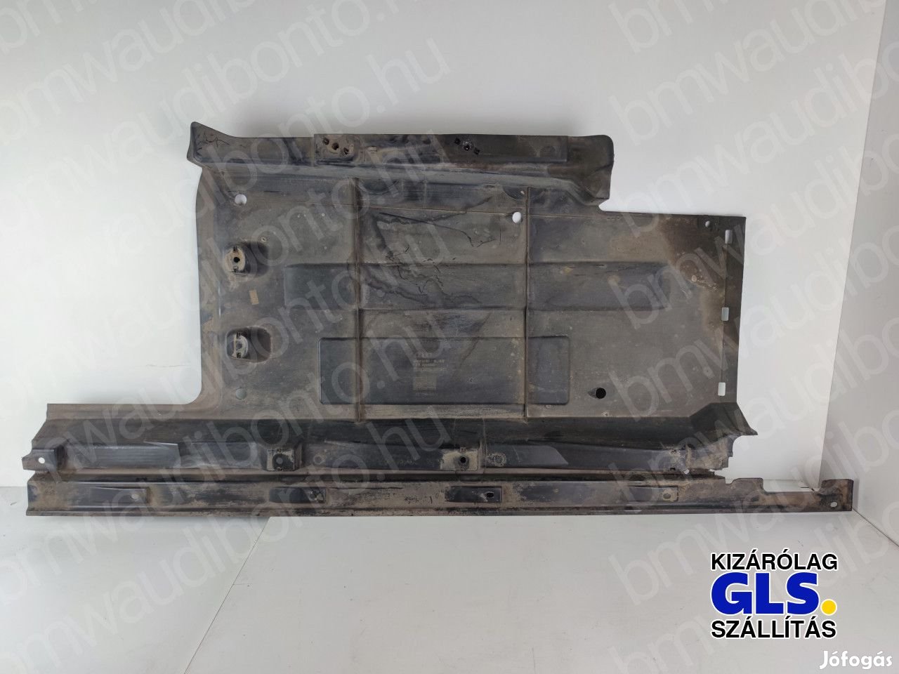 AUDI Q5 (8RB) Jobb hátsó fenéklemez burkolat (8R0825208C, 8R0825208E)
