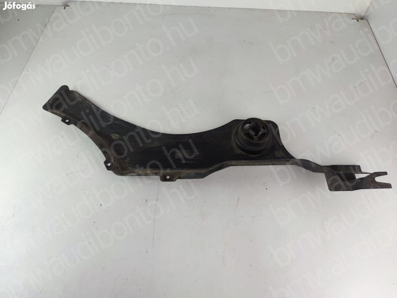 AUDI Q5 (8RB) Jobb hátsó fenéklemez burkolat (8R0825216A)