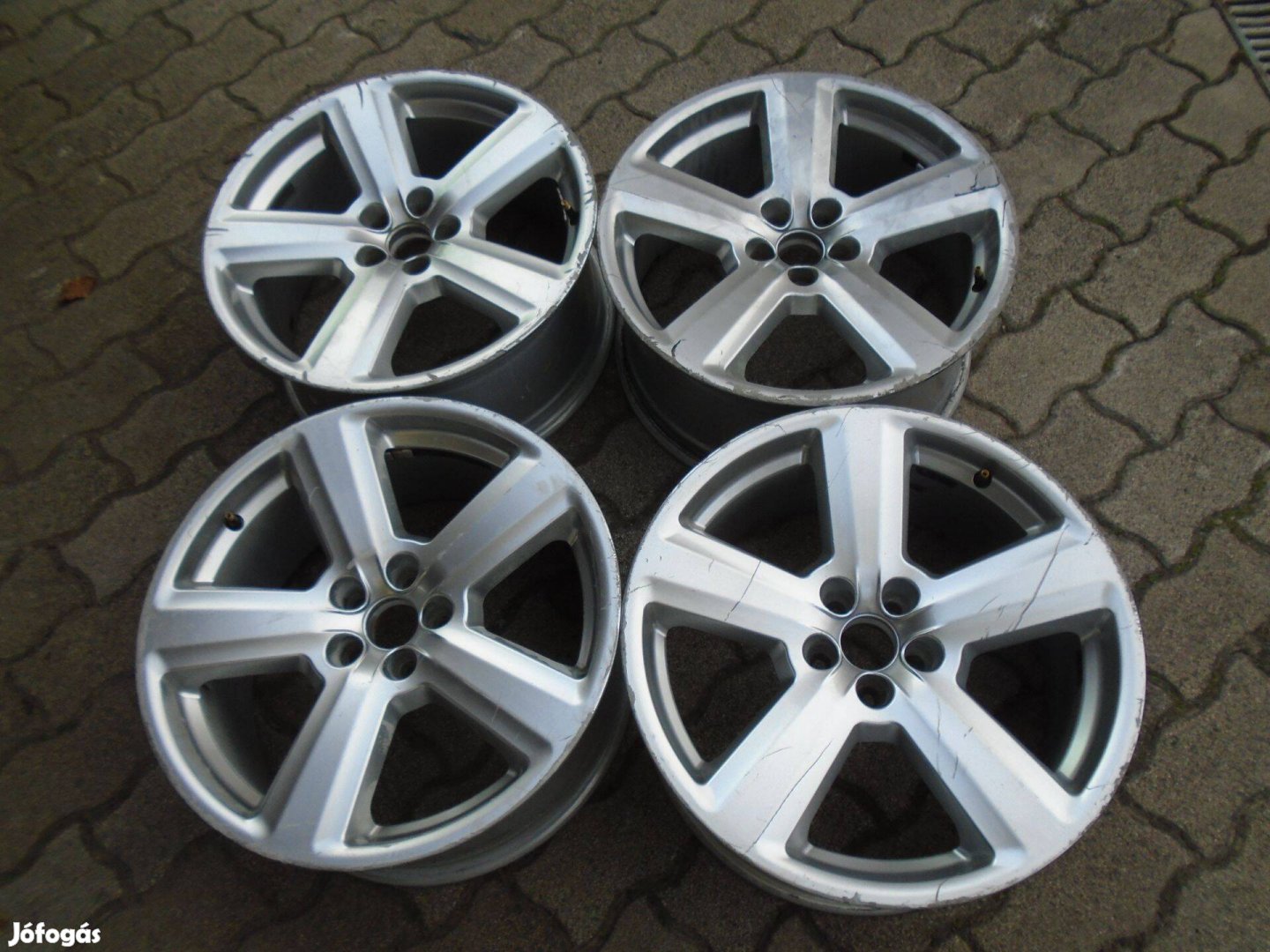 AUDI / VW / Skoda 8,5x18 ET30 (5x100) alufelni garnitúra