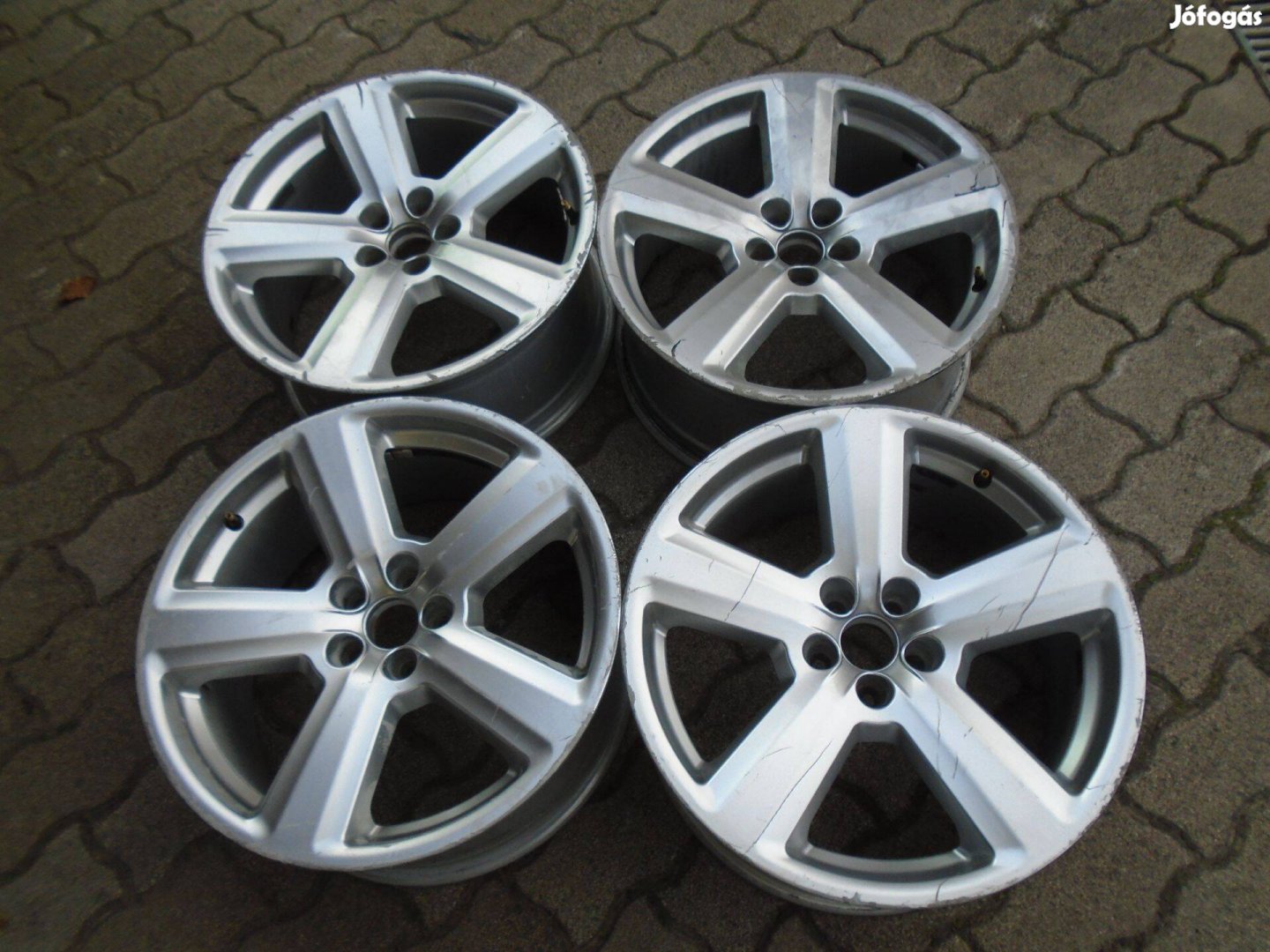 AUDI / VW / Skoda 8,5x18 ET30 (5x100) alufelni garnitúra