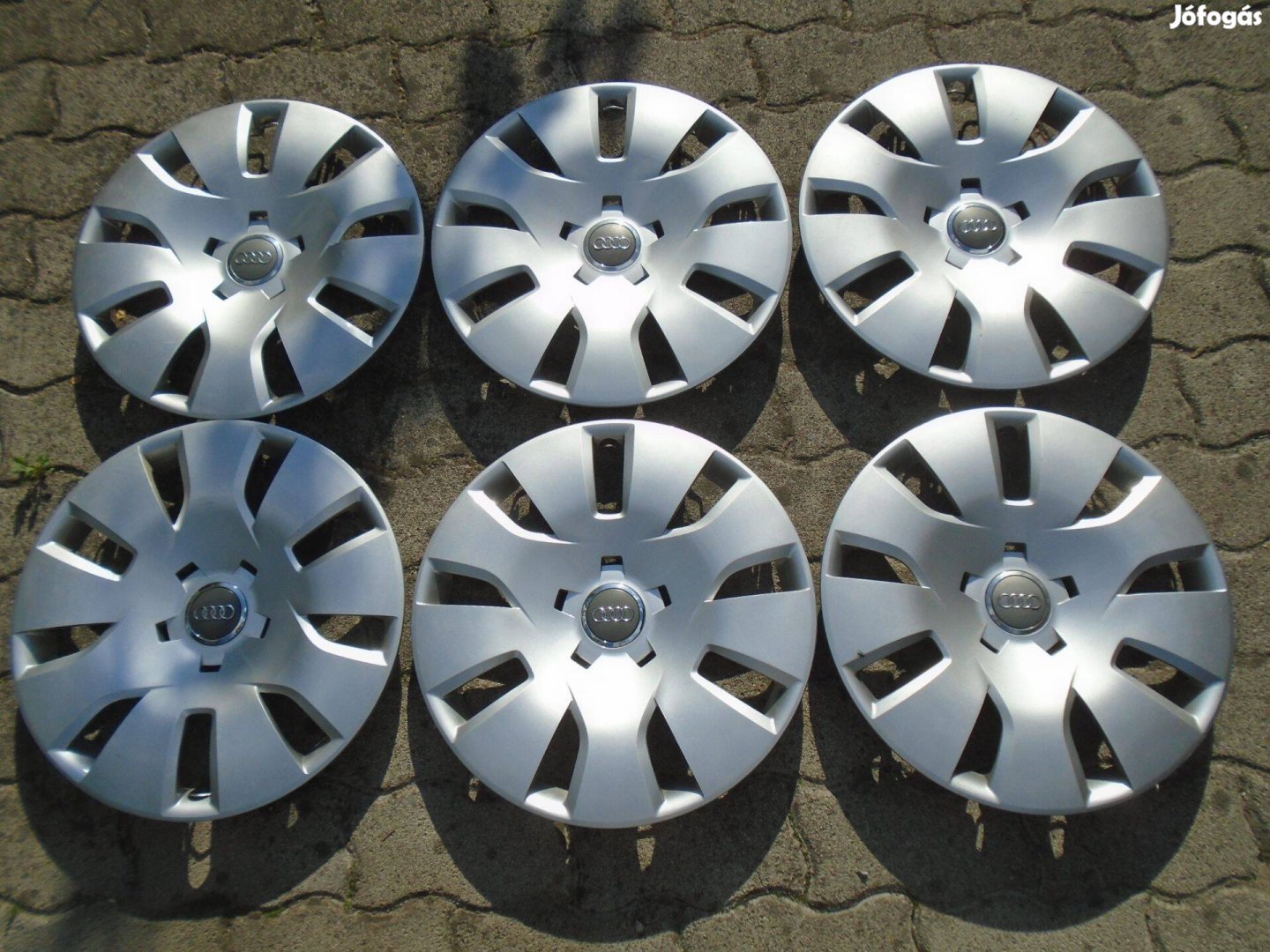 AUDI gyári 16" dísztárcsa 4+2 db