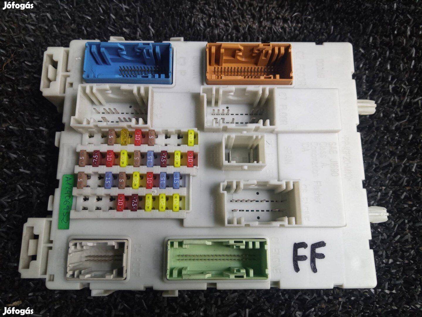 AV6N-14A073-FF Ford focus MK3 biztosítéktábla