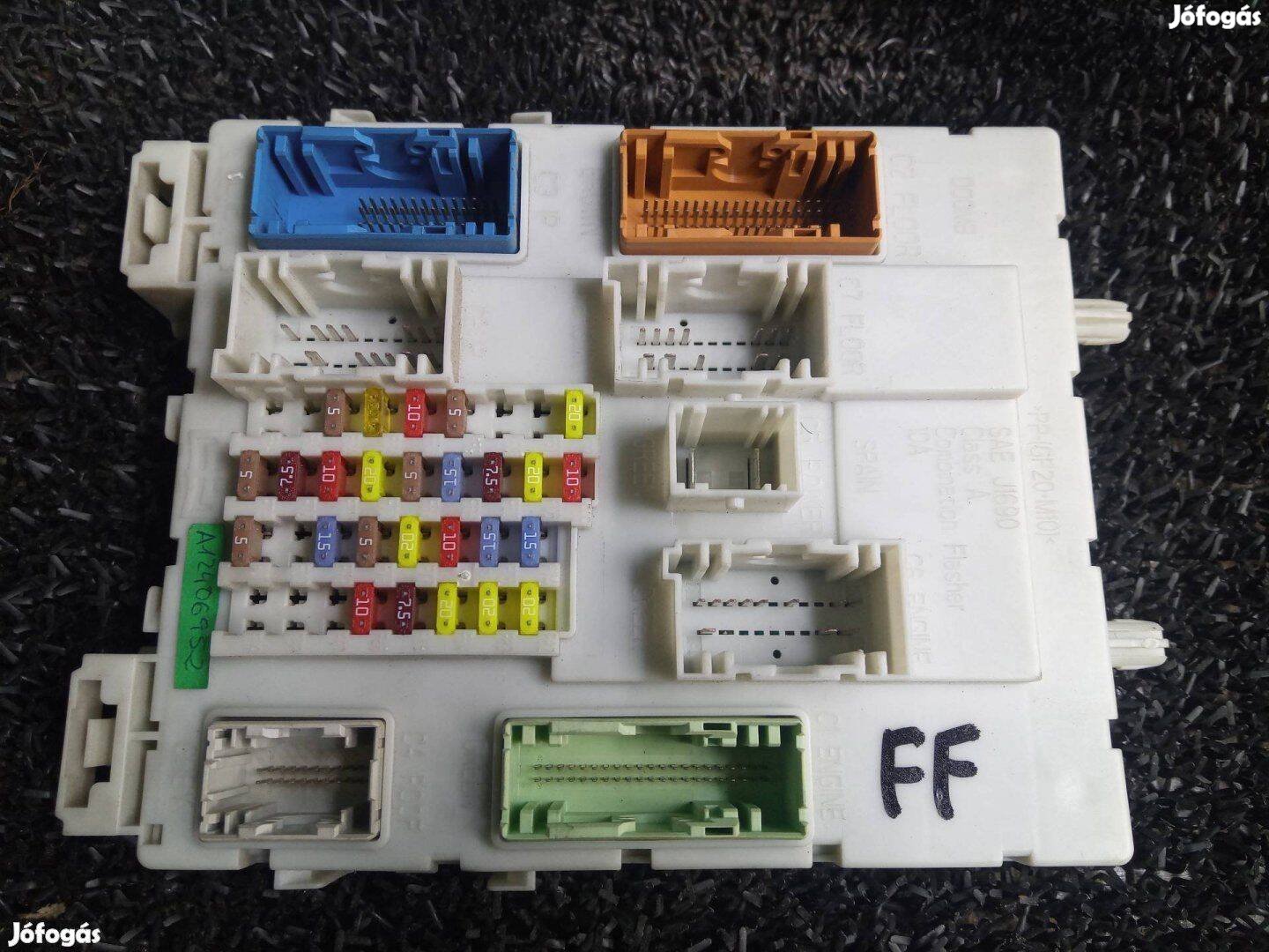 AV6N-14A073-FF Ford focus MK3 biztosítéktábla