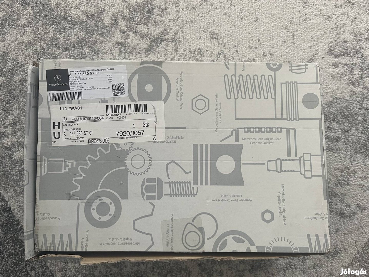 A 177 680 57 01 Mercedes-Benz Merci CLA Középső konzol