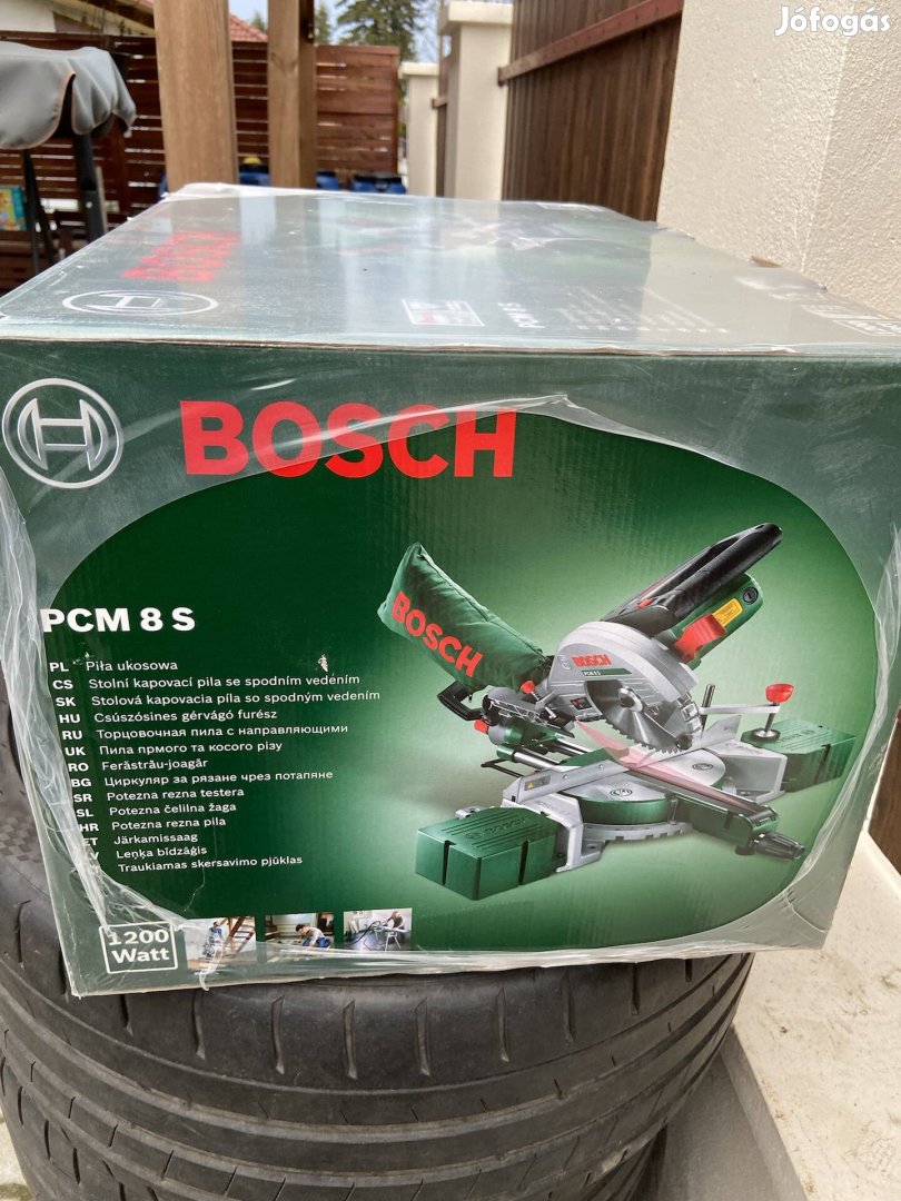 A Bosch PCM 8 S leszabó- és gérvágó fűrész 