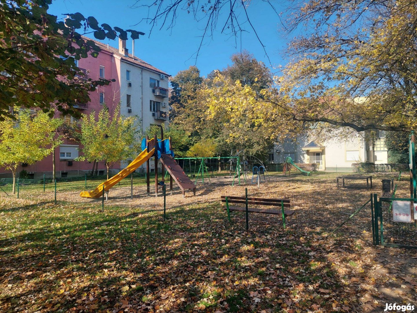 A Fürdő közelében garzonlakás eladó