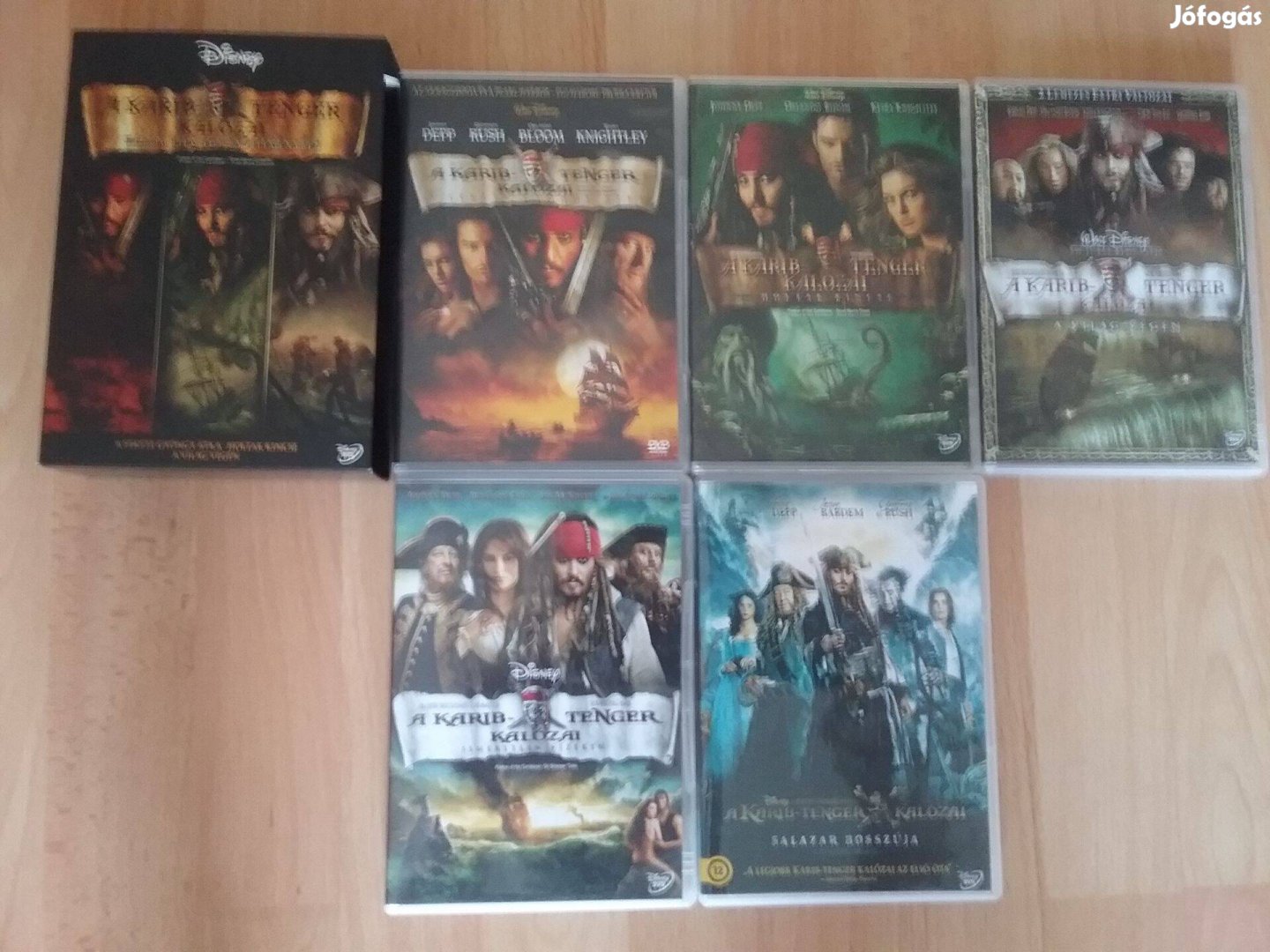 A Karib-tenger kalózai a teljes 5 részes dvd gyűjtemény. Szinkronizált