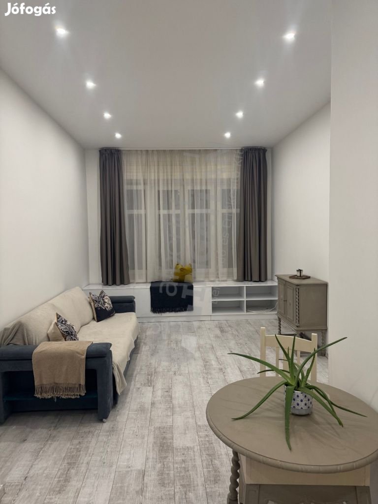 A Práter utcában, eladó 32nm felújított garzon!