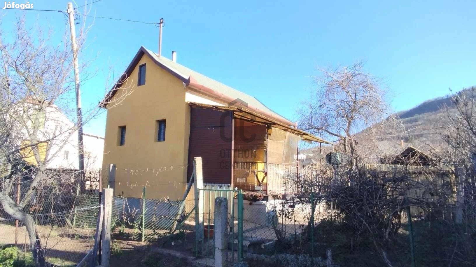 A Somló hegy somlószőlősi oldalán pince, présház eladó