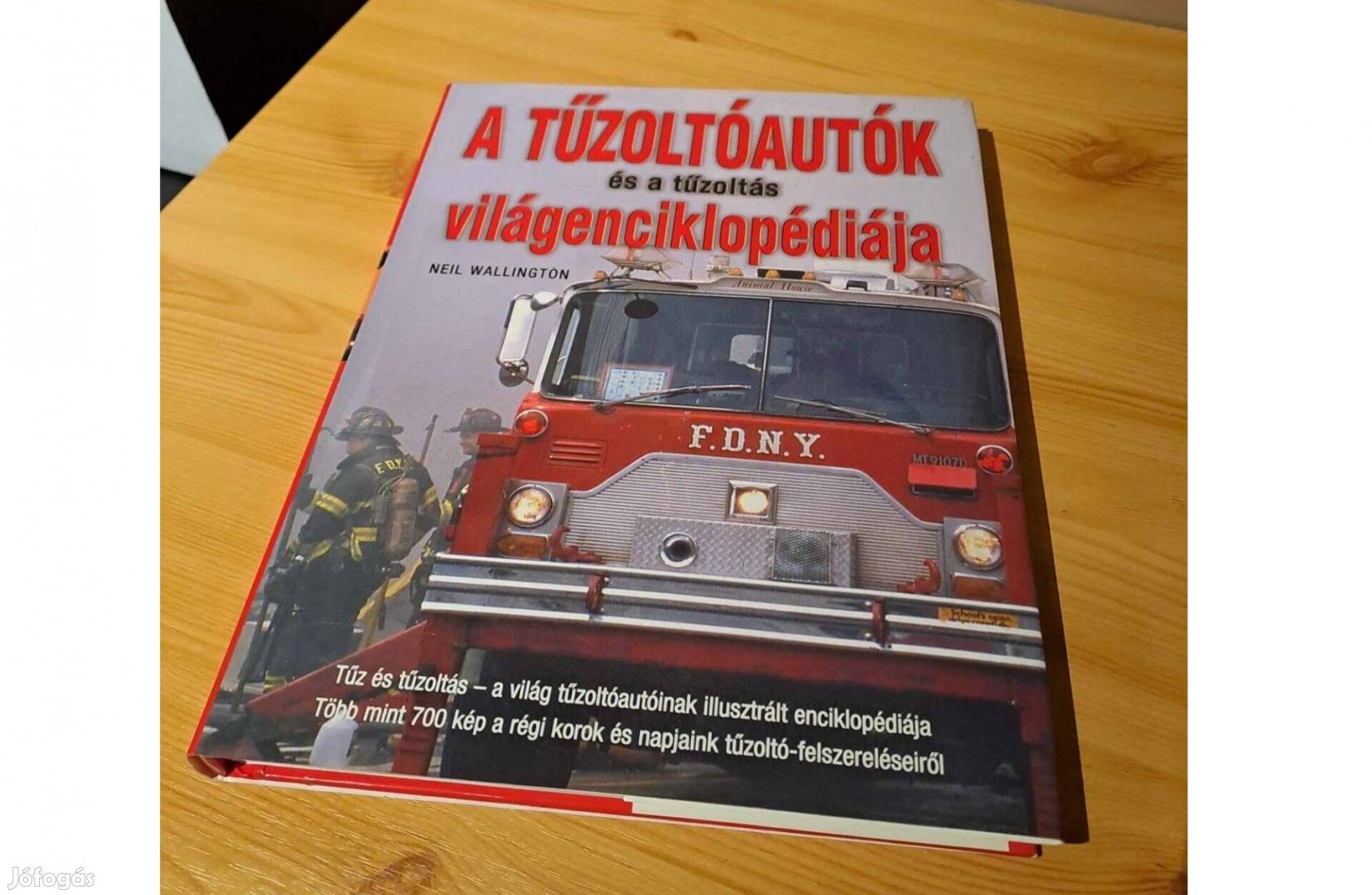 A Tűzoltóautók és tűzoltás világenciklopédiája könyv