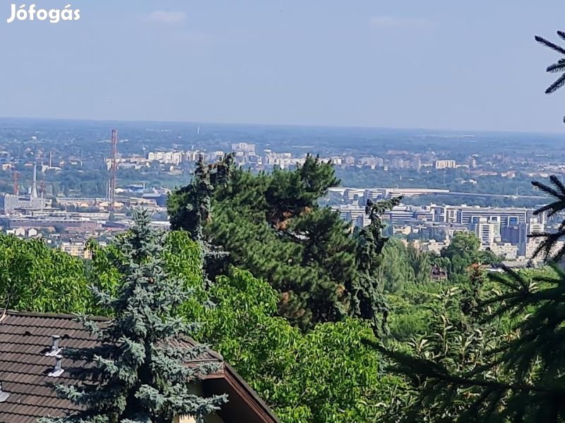 A XII. kerületben panorámás építési telek eladó!